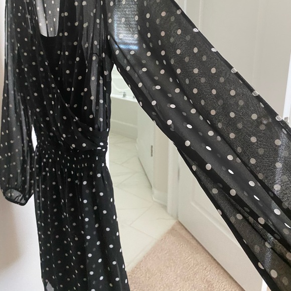 Beautiful dress. - Picture 4 of 7